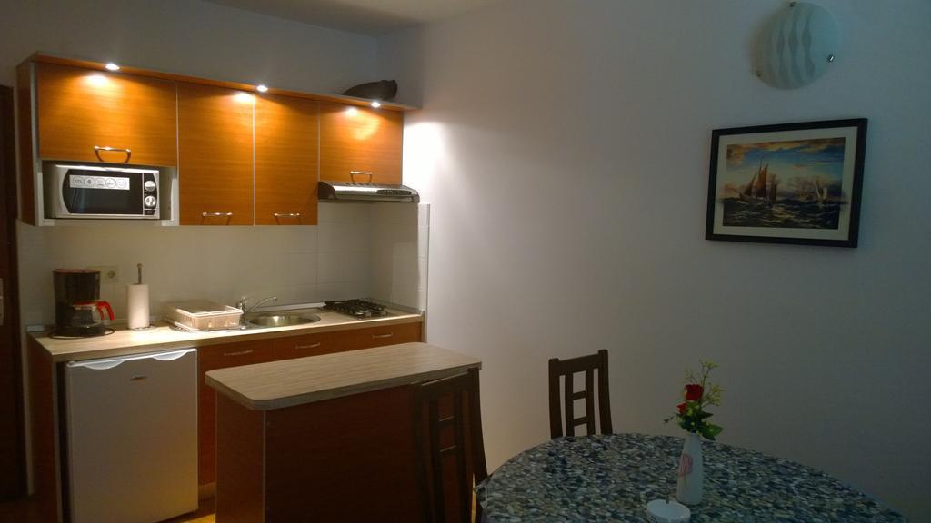 Vila Jadranka Apartments And Rooms Omišalj Quarto foto