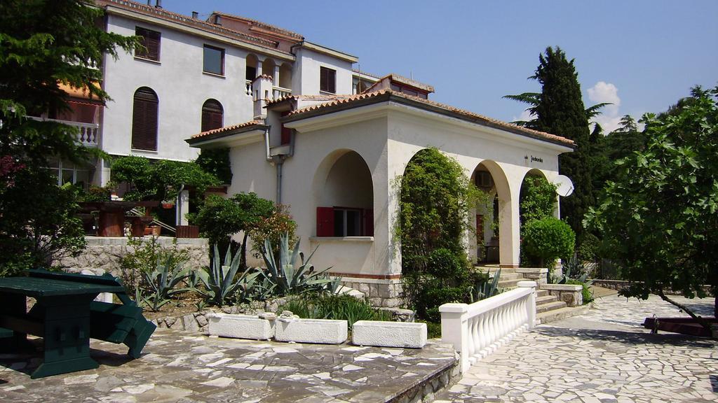 Vila Jadranka Apartments And Rooms Omišalj Quarto foto